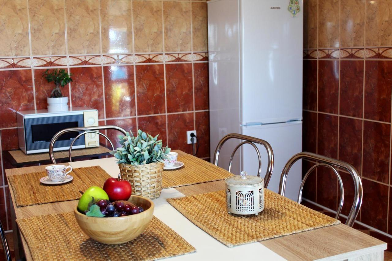 Collosal Apartment With Garden 布加勒斯特 外观 照片